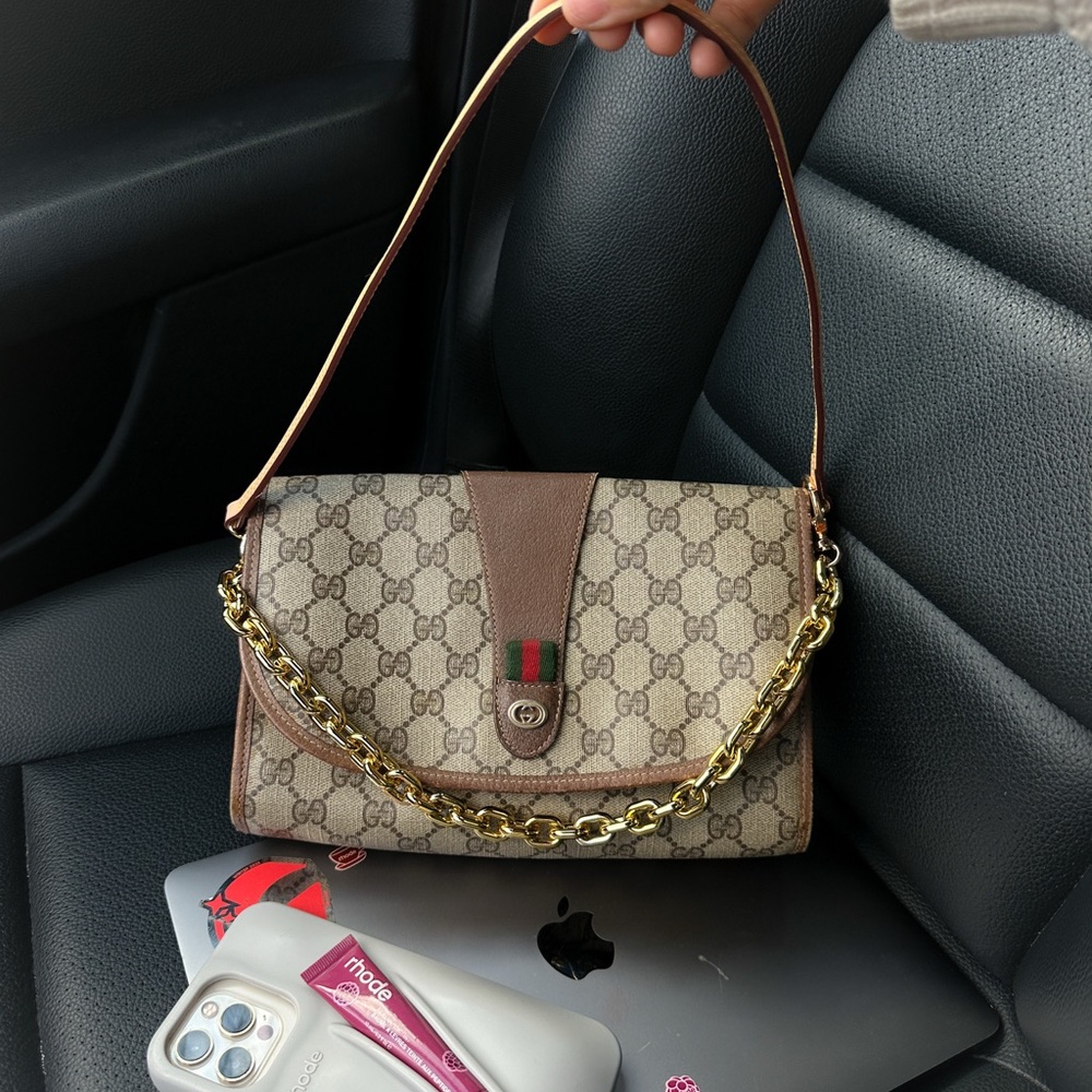 ✨🍒Vintage Gucci Beige GG Canvas Shoulder Bag with Brown Trim and Gold Chain🍒✨ - Picture 13 of 13